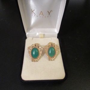 VINTAGE    Gold / Jade Stone Clip On Earrings